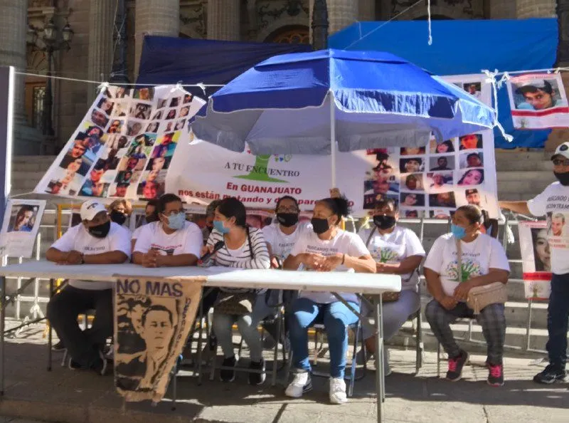 Disculpa pública y retirar cargos, exigen colectivos de búsqueda a Diego Sinhue