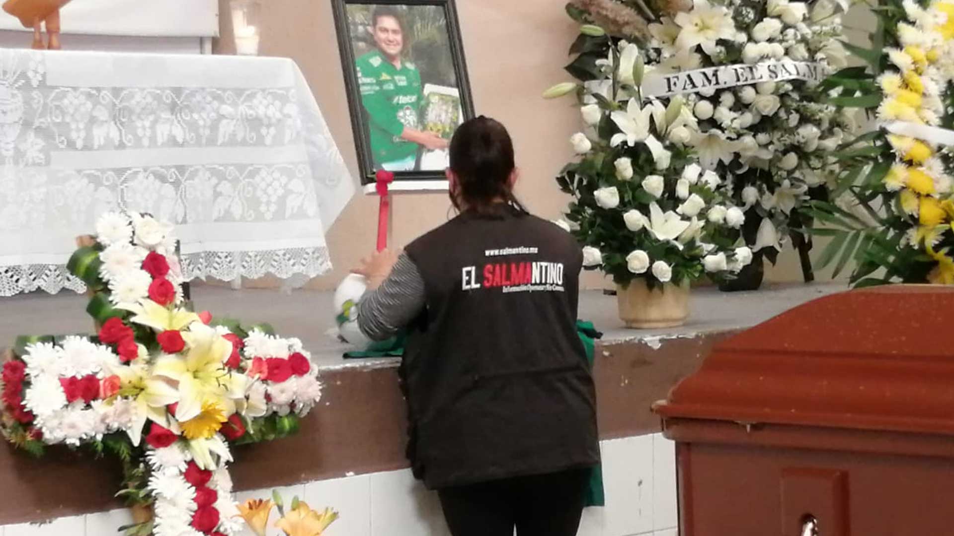 Despiden familia y amigos al reportero Israel Vázquez; Alcaldesa lo responsabiliza por llegar antes que policías