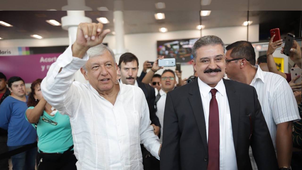 Súper delegado en Jalisco controla red de empresas farmacéuticas