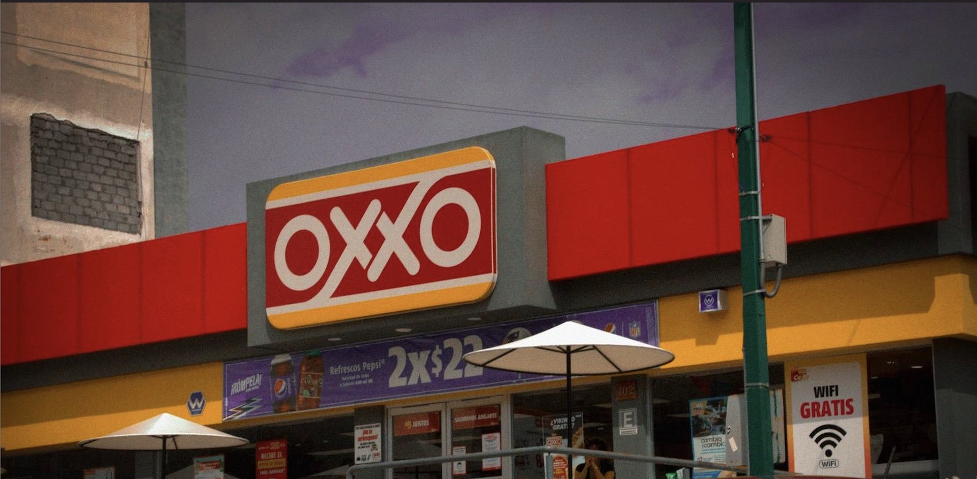 Con una mano Femsa apoya tiendas de barrio, con otra los asfixia con bajas comisiones y Oxxos