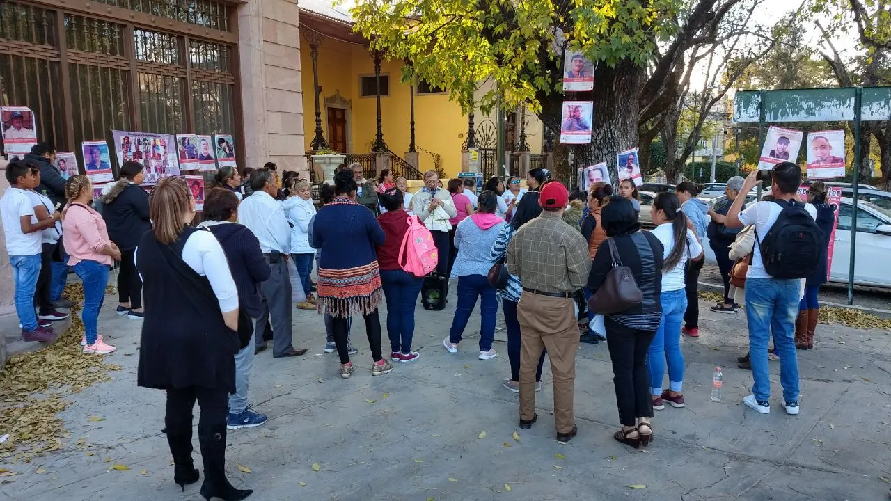 Familias de desaparecidos buscan encuentro con Sinhue y enfrentan intimidaciones