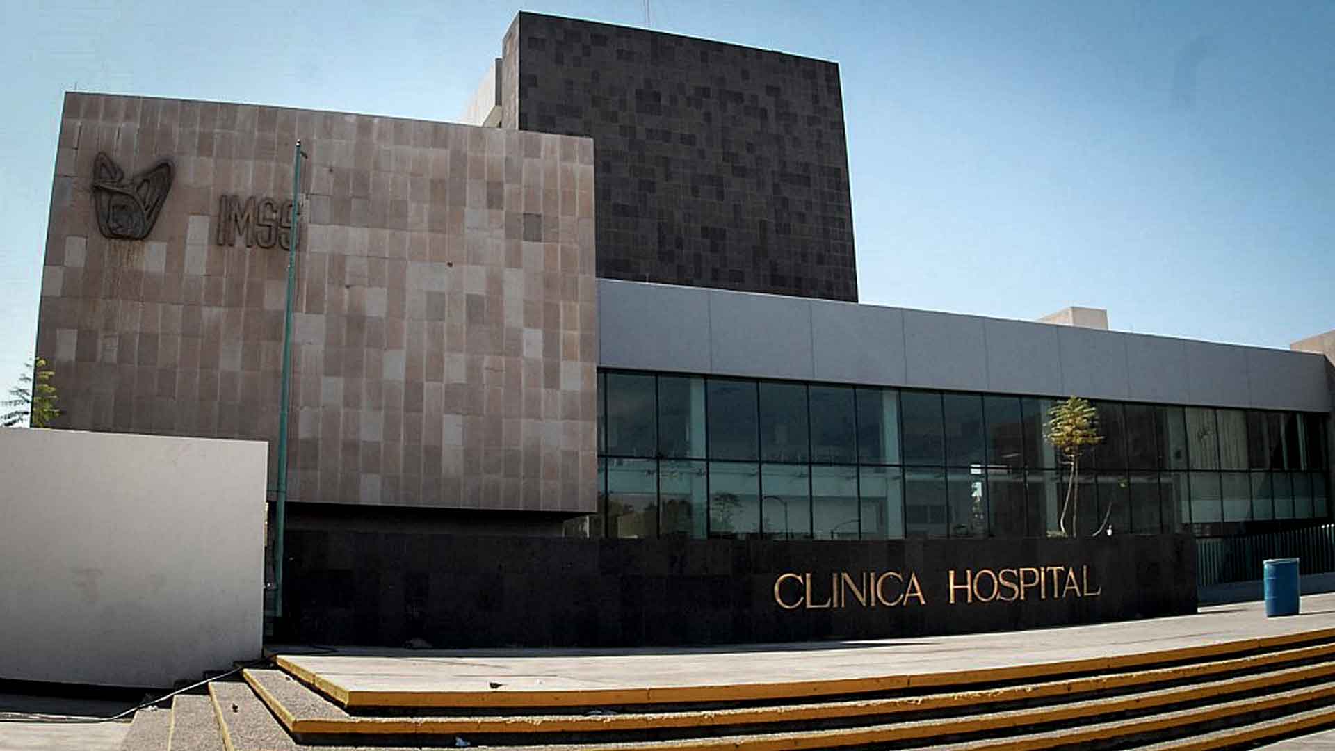 Desesperados, médicos del IMSS Irapuato reclaman abandono de directivos: "la gente está muriendo"