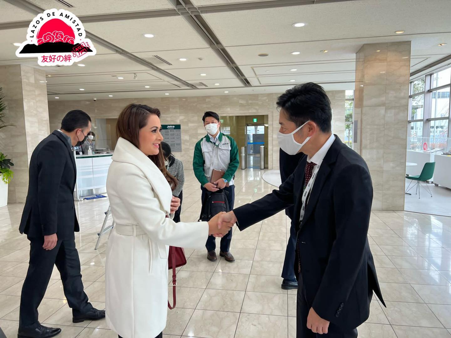 Viaja Tere Jiménez a Japón y recicla anuncio de inversión hecha por su antecesor