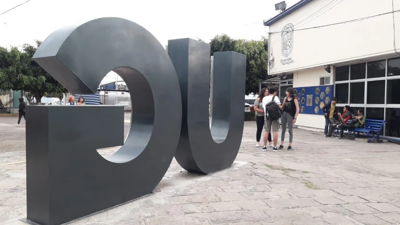 En la Prepa de Irapuato estalla nueva denuncia masiva por acoso sexual de maestros a estudiantes; UG habla de "atender inquietudes"