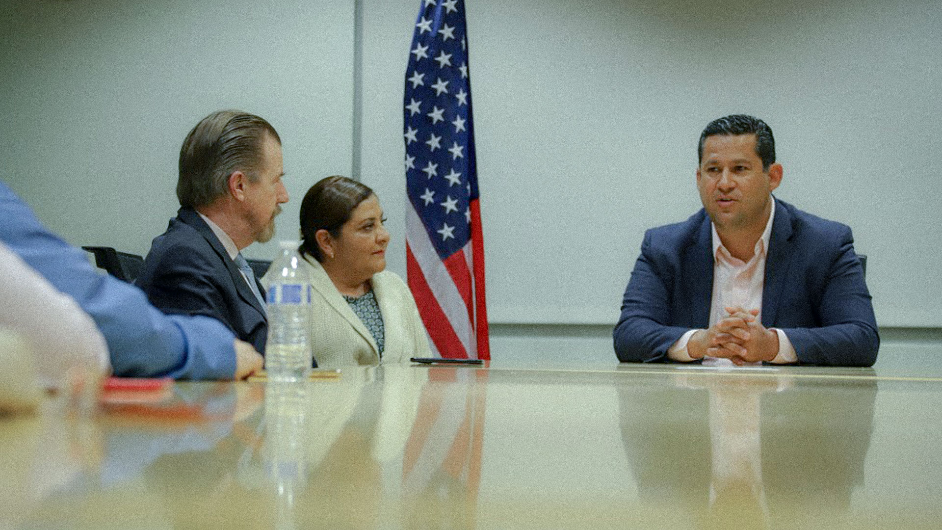 Justifican viaje del gobernador de Guanajuato por California con agenda que ocultan al general de los migrantes