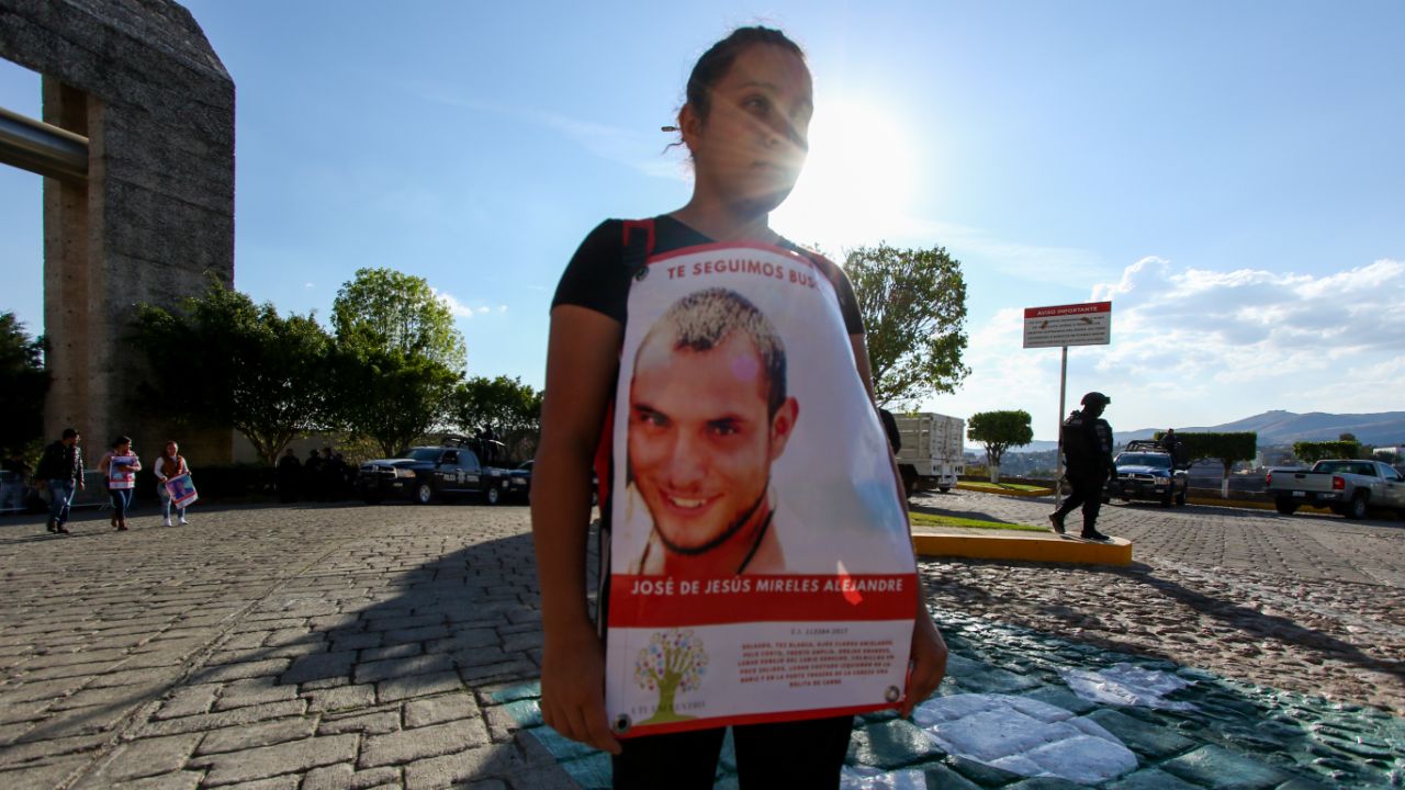 Como los estudiantes, familias de desaparecidos son escuchadas por el Gobernador pero no por el Fiscal