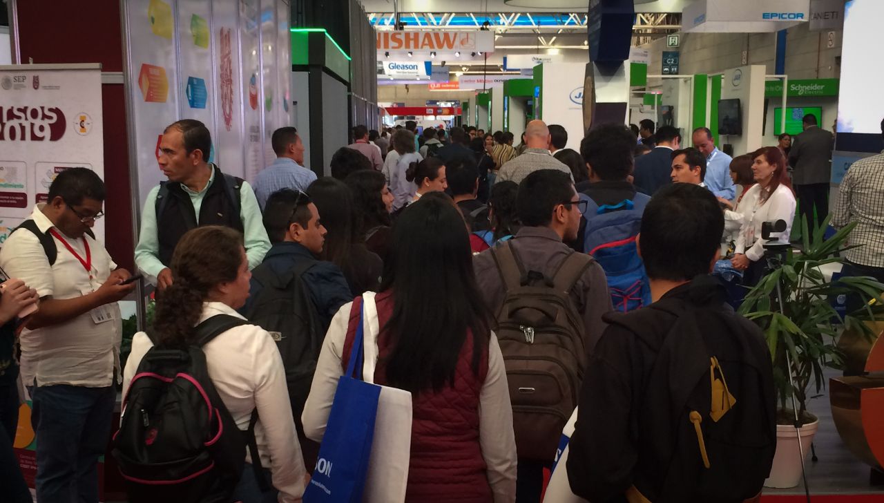 Grandeza 4.0: publicidad desmedida y relumbrón estroboscópico