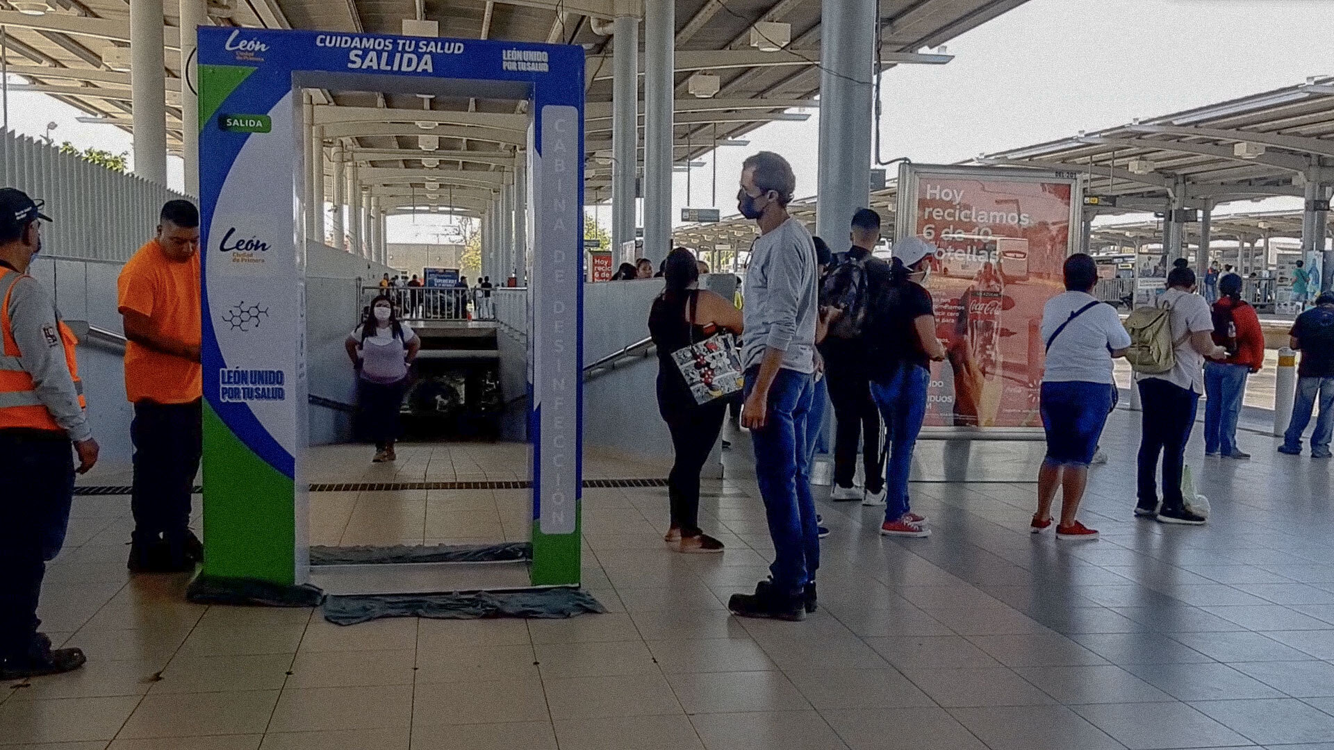 Pandemia, opacidad y despilfarro: instala León arcos caros e inútiles