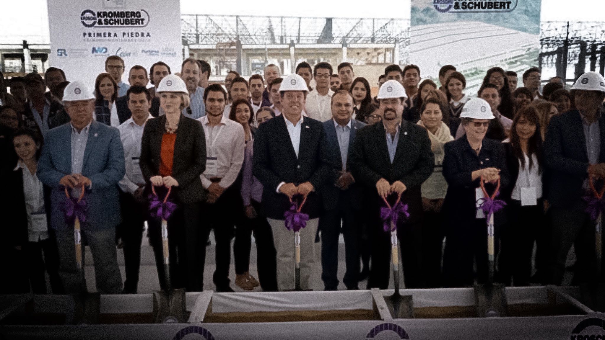 COVID-19 trae guerra al paraíso automotriz: 4 mil obreros de empresa alemana rechazan paro a medio sueldo