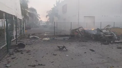 Agenda feminista no frena la violencia: explota coche bomba en Celaya y confirman homicidio de médico