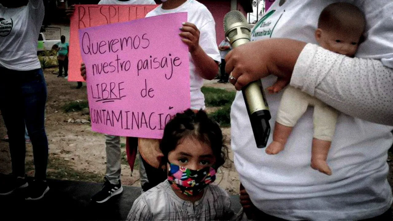Habitantes de Aldama protestan contra relleno sanitario en Irapuato; bloquean carriles de carretera federal