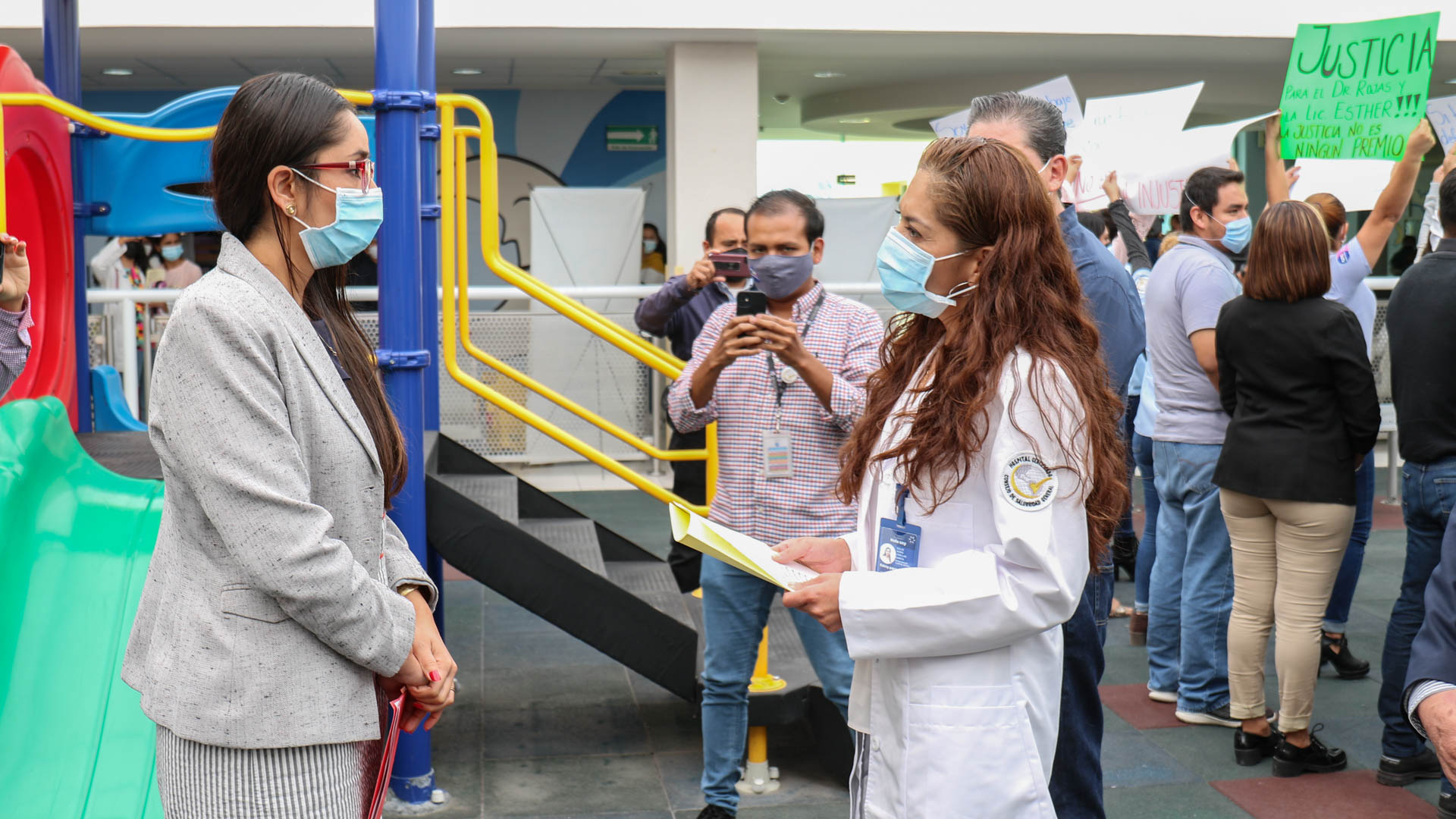 Ceremonia de disculpas por violencia de género en Pediátrico de León se convierte en humillación a la víctima