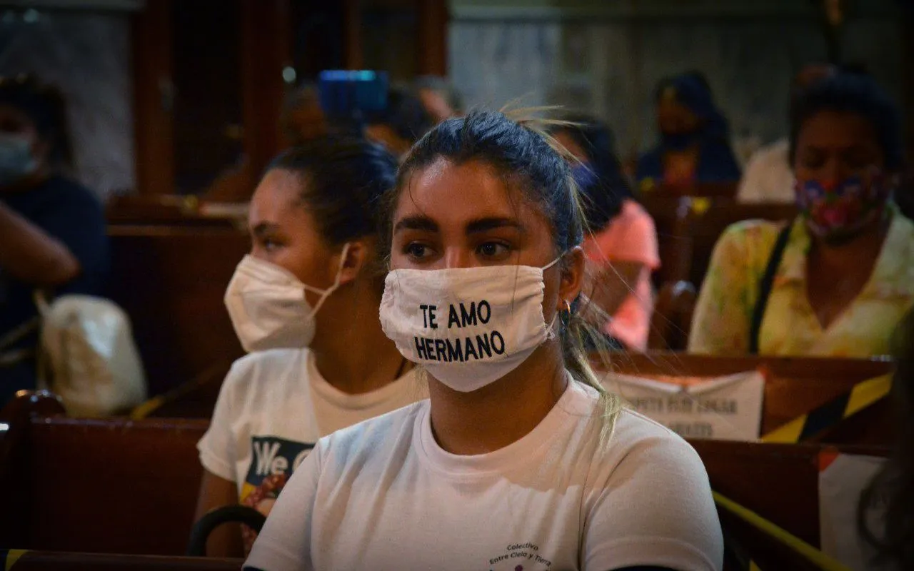 Familiares de personas desaparecidas asisten a una misa en León, Guanajuato. Foto: Jessica de la Cruz.