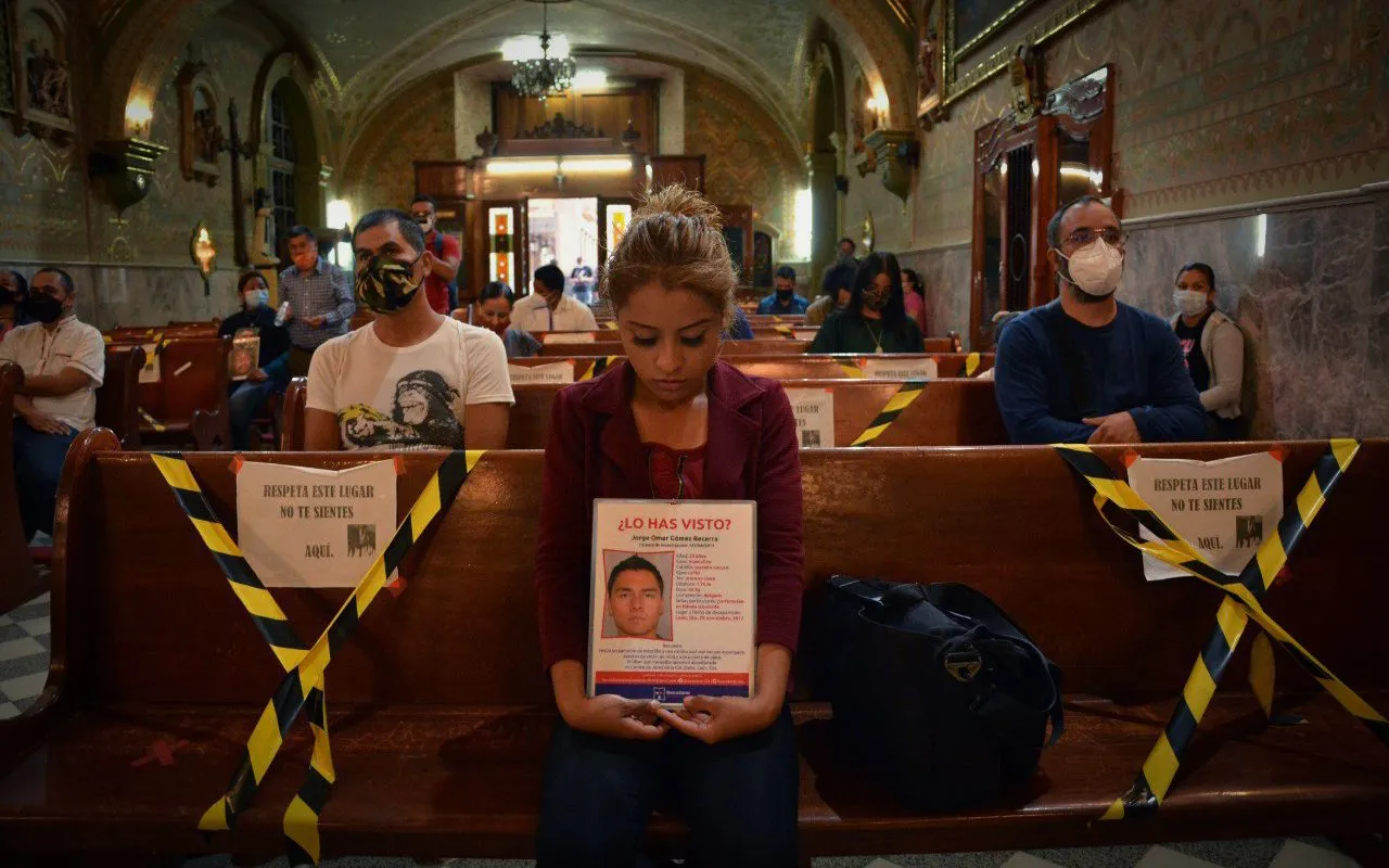 Familiares de personas desaparecidas asisten a una misa en León, Guanajuato. Foto: Jessica de la Cruz.